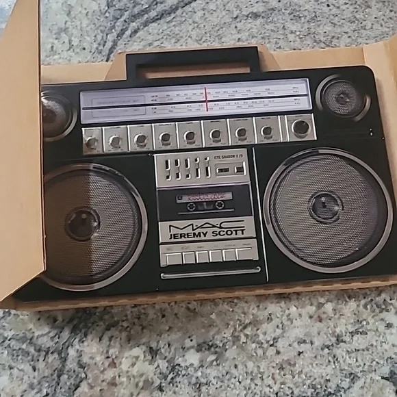 Jeremy Scott MAC Pallet, Discontinued & Sold Out, New in Box - Picture 3 of 15